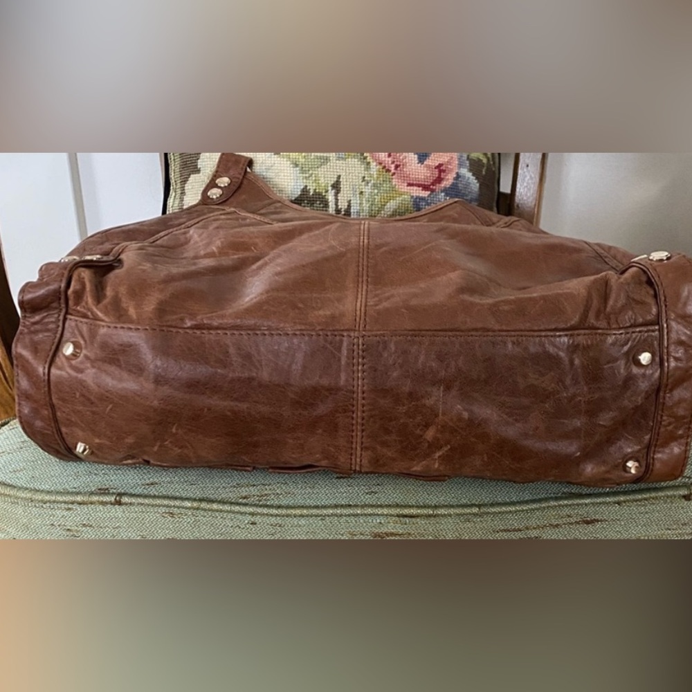 Junior Drake Whiskey Leather Shoulder Bag - Picture 7 of 13